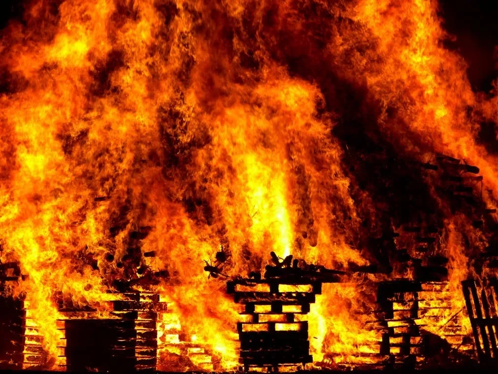 Pabrik Plastik di Sepatan Timur Tangerang Ludes Terbakar, Petugas Damkar Alami Luka