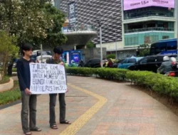 Dua Bocah Tawarkan Ginjal di Bundaran HI Demi Bebaskan Ibu dari Tahanan