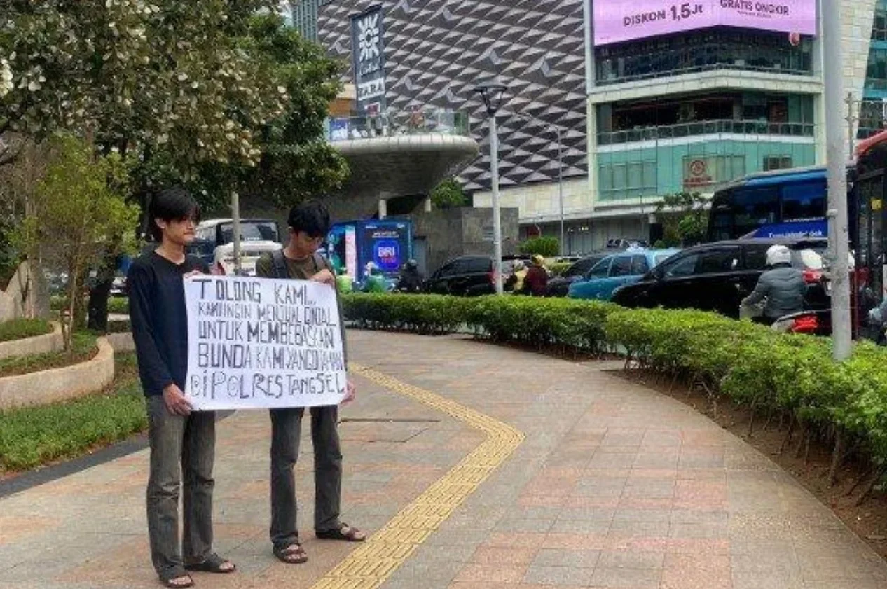 Dua Bocah Tawarkan Ginjal di Bundaran HI Demi Bebaskan Ibu dari Tahanan