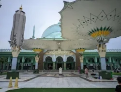 Masjid Raya Al A’zhom: Keindahan Arsitektur Islami di Kota Tangerang