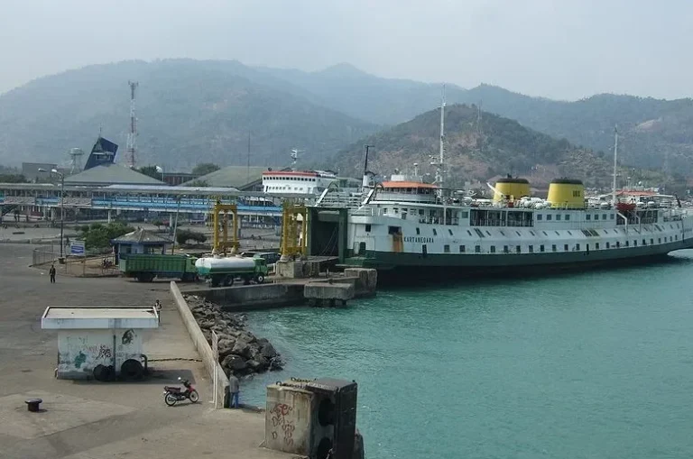 Pelabuhan Merak Sepi