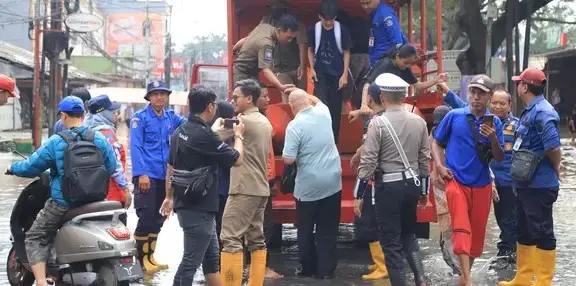 Banjir Ciledug Indah, Tangerang: 5 Titik Terdampak, Warga Masih Bertahan