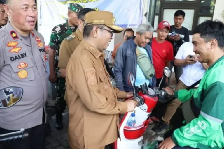 Gubernur Banten Andra Soni Menanggapi Laporan Pungli di Samsat Banten