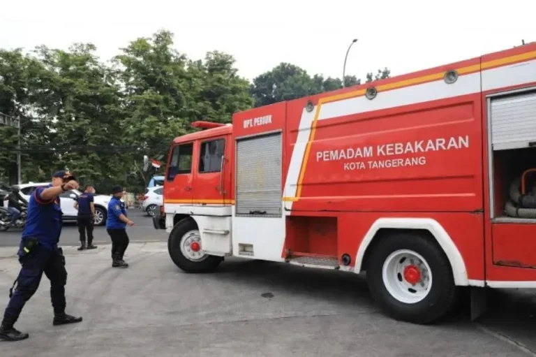 Ilustrasi Kebakaran Gudang Plastik di Larangan Tangerang