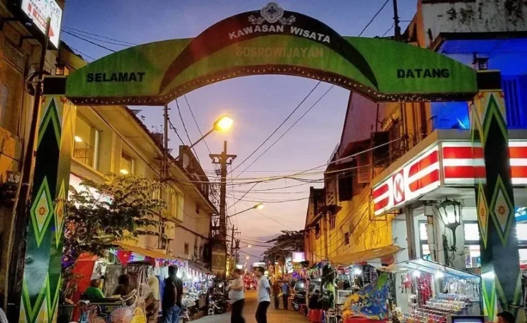 Kawasan Wisata Sosromenduran Dekat Jalan Malioboro Kota Yogyakarta