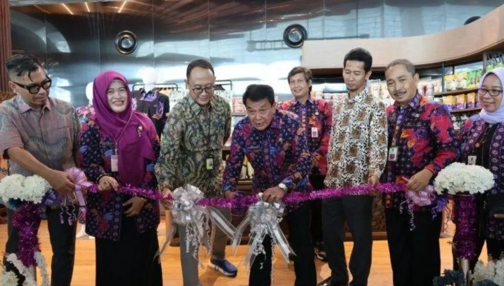 Gerai UMKM Kabupaten Tangerang Resmi Nangkring di Terminal 3 Soetta, Batik Lokal Jadi Buruan!