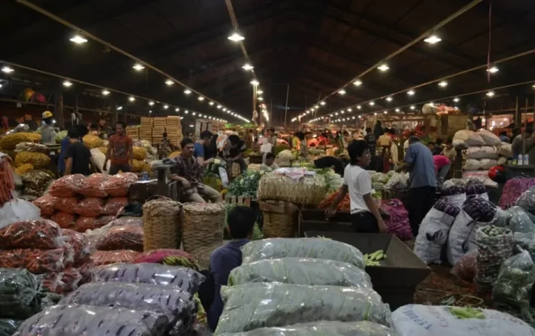 Suasana Pasar Induk Tanah Tinggi Tangerang
