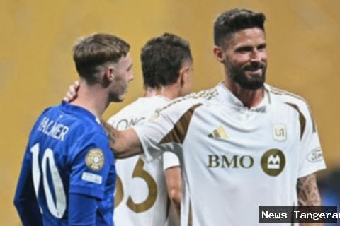 Giroud Lupa Jersey! Absurd di Piala Dunia Antarklub