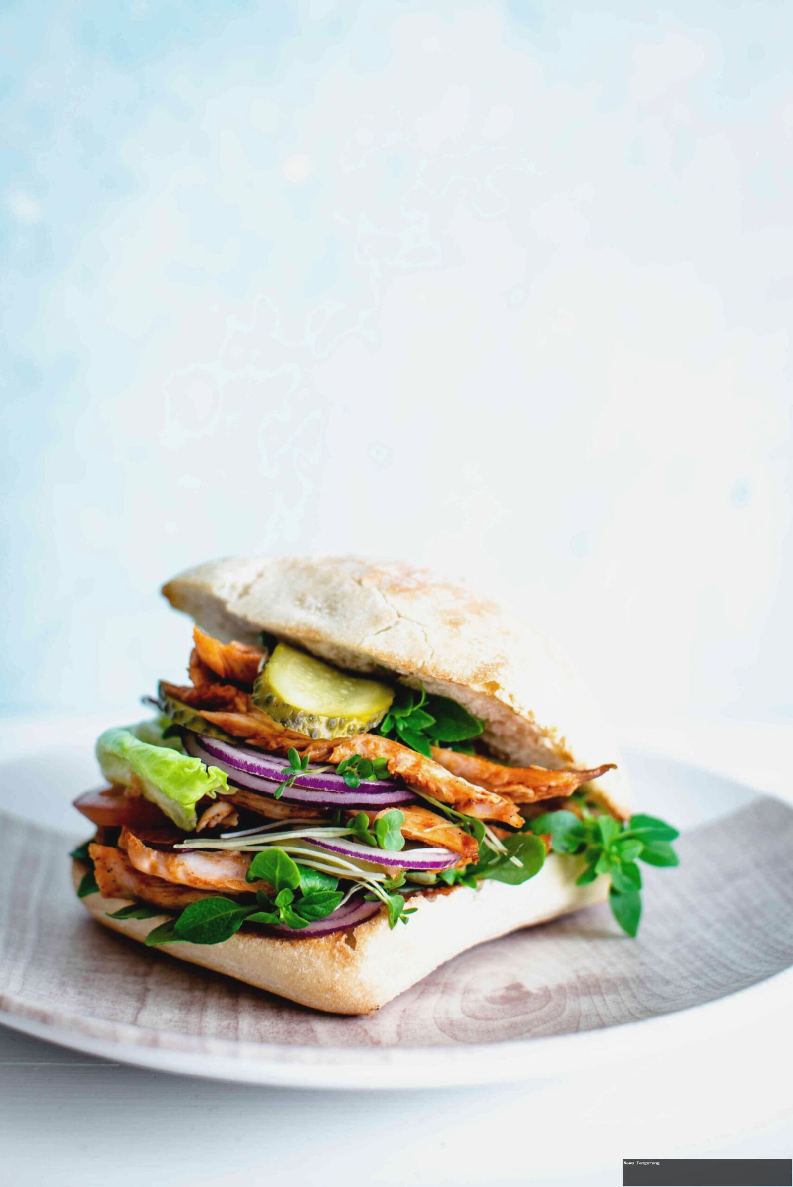 Generasi Sandwich: Kisahku Berjuang Antara Dua Generasi