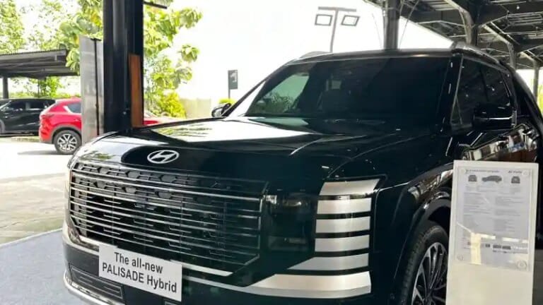 Hyundai Palisade Hybrid warna hitam, tampak depan, pameran di IDD PIK 2.