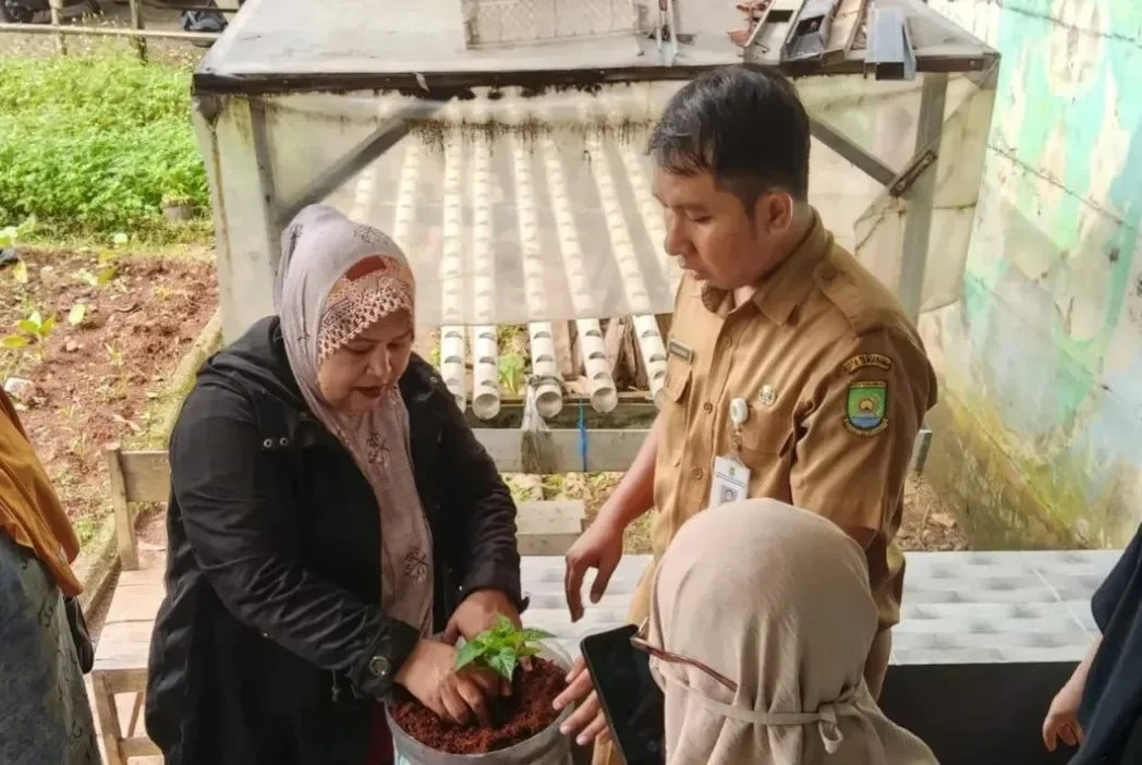 Dinas Ketahanan Pangan Kota Tangerang Giatkan Pembinaan KWT untuk Wujudkan Kemandirian Pangan