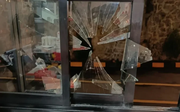 Pemuda Ngamuk Gerai KFC Setu