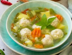 Bakso Ayam Homemade Anti Gagal: Kuah Gurihnya Bikin Nagih, Dijamin Auto Jadi Chef Dadakan!