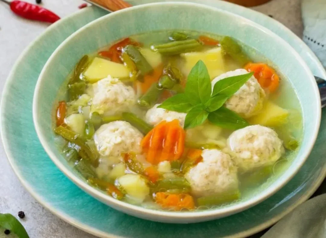 Bakso Ayam Homemade Anti Gagal: Kuah Gurihnya Bikin Nagih, Dijamin Auto Jadi Chef Dadakan!