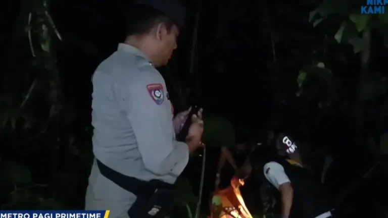Polisi selidiki lokasi penemuan mayat di Tanjakan Benyeng malam hari.