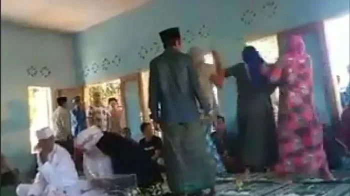 Bawa Bekal ke Kondangan Berujung Drama! Tamu Ini Dihina ‘Tunawisma’ oleh Ibu Pengantin
