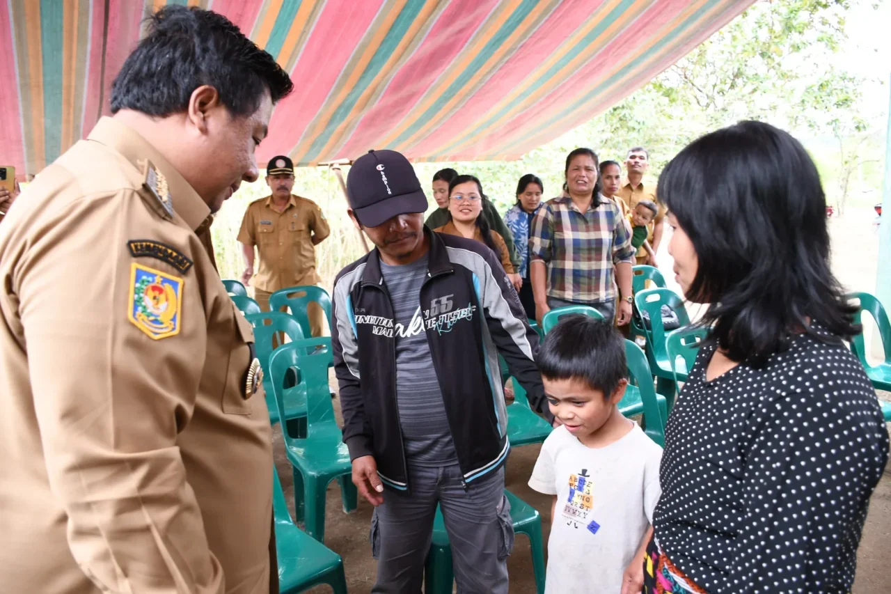 Bikin Haru! Bupati Tangerang Jenguk Pejuang Cilik Kanker Mata, Senyum SM Bikin Adem