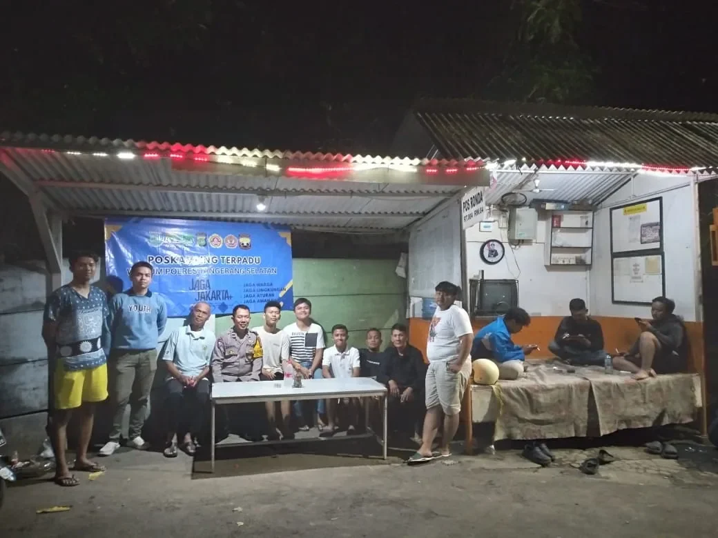Bikin Kaget! Bhabinkamtibmas Tangsel ‘Nongkrong’ Bareng Warga Pondok Betung, Rahasia Lingkungan Aman Terungkap!