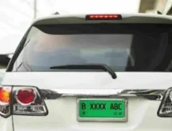 Bukan Mobil Listrik! Ini Rahasia di Balik Pelat Nomor Hijau yang Bikin Kendaraan Jadi Murah Meriah