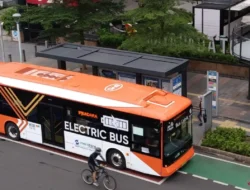 Bukan Rem Blong! Terungkap Alasan Sebenarnya Bus Listrik Transjakarta Tabrak Toko, Bikin Kaget!