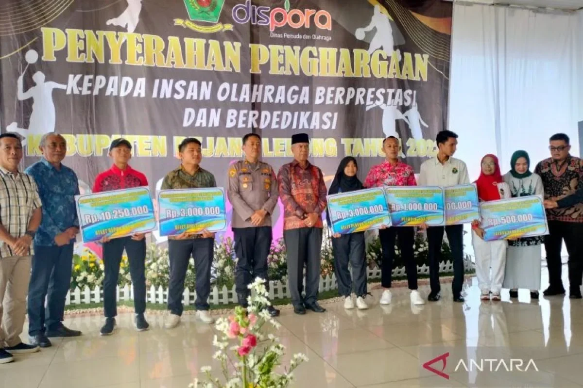 Bupati Tangerang Perokok Tapi Gas Pol Larang Ngerokok di Fasum: Demi Kesehatan Kita Bareng!