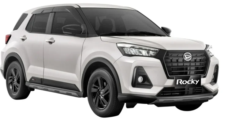 Daihatsu Rocky terbaru berwarna putih, tampilan depan samping, pelek hitam, desain modern.