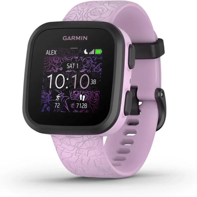 Smartwatch Garmin Bounce 2 warna pink motif bunga, layar menampilkan informasi langkah dan waktu.