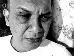 Geger! Lurah Manggarai Selatan Babak Belur Dihajar Massa Demo, HP Rp25 Juta Raib!