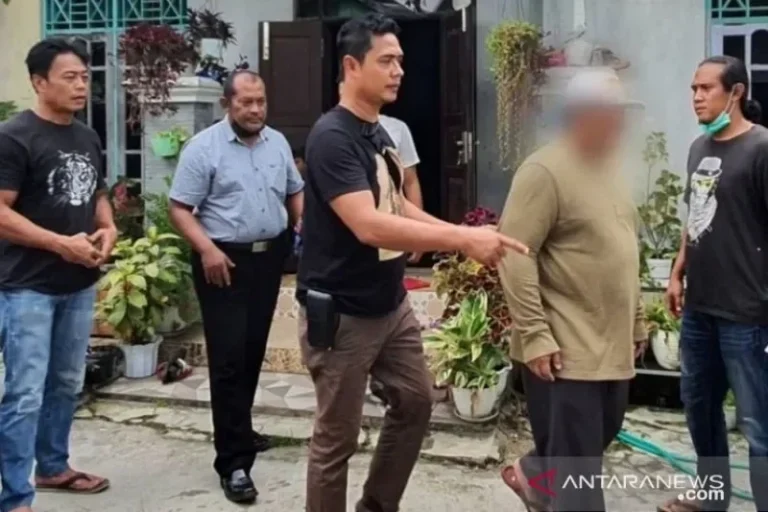 Penangkapan tersangka mafia tanah di Tanah Laut, Kalimantan Selatan.