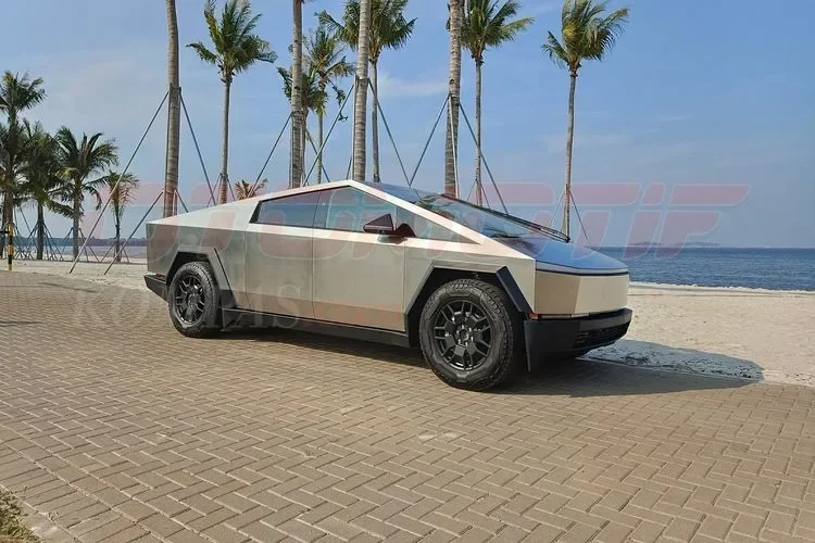 Geger! Tesla Cybertruck Miliaran Dikawal Patwal di Tol, Netizen Auto Kritik ‘Stop Tot Tot Wuk Wuk’!