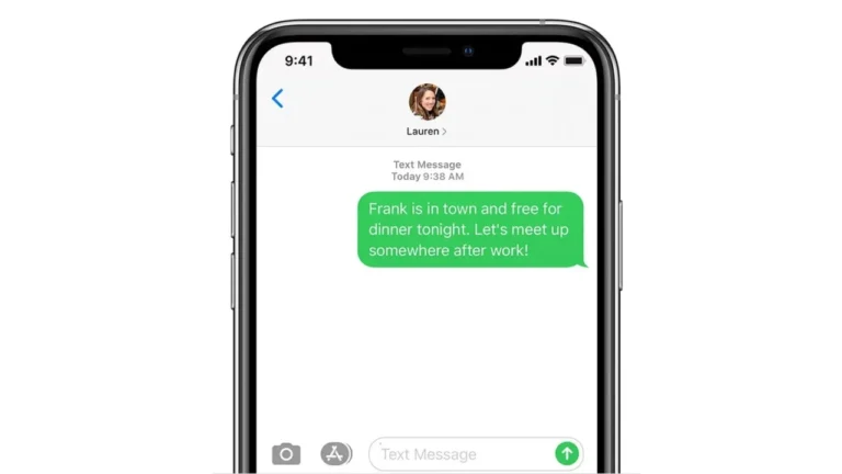 Tampilan layar ponsel dengan aplikasi SMS terbuka, pesan teks di layar.