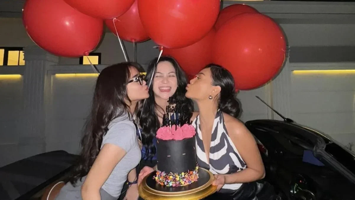 Intip Pesta Ultah ke-30 Rachel Vennya: Bertabur Bunga Bak Negeri Dongeng, Bikin Geger Medsos!