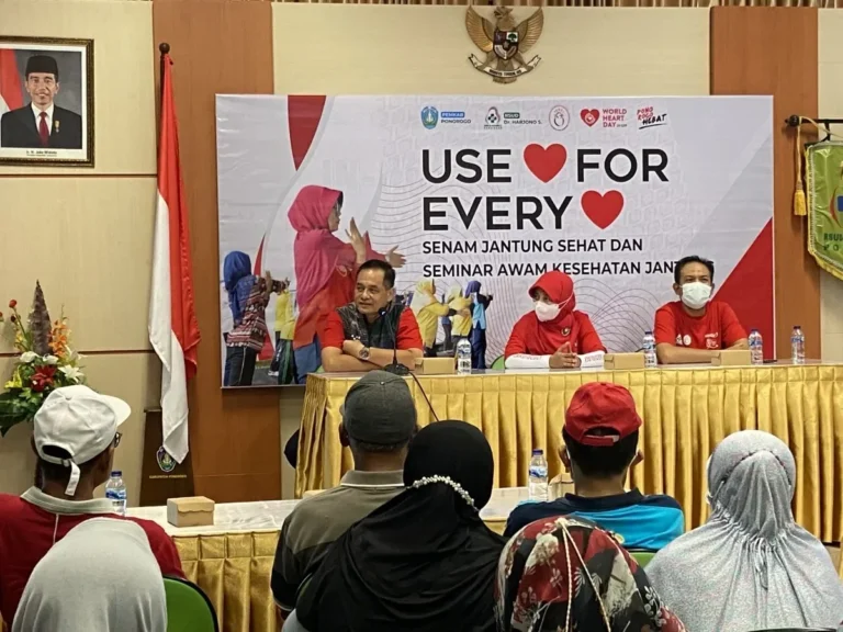 Acara Hari Jantung Sedunia: Seminar kesehatan jantung dan senam jantung sehat.