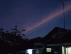 Job Hugging: Rela Tersiksa di Kantor Demi Gaji? Ini Akar Masalah & Solusi Jitu!