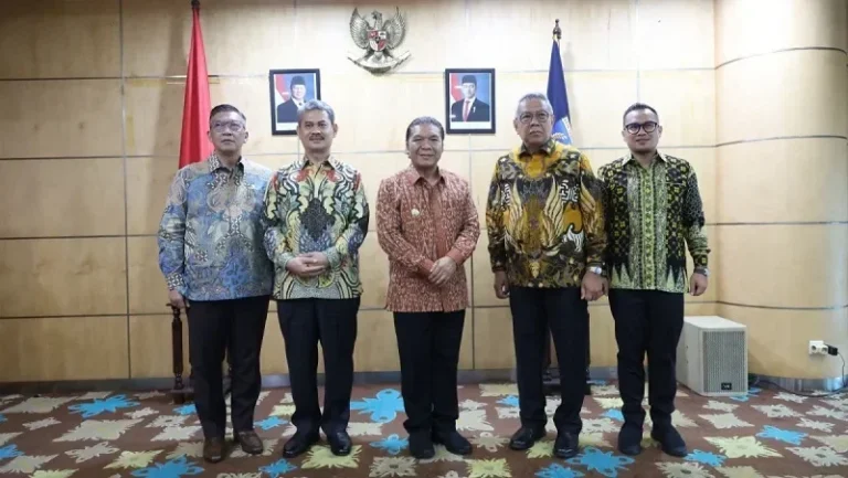 Pengurus LBB Tangsel periode 2025-2030 berpose usai pelantikan di Gelanggang Seni Budaya Jalatreng.