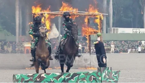 Mantap Jiwa! Ribuan Warga Serbu Alun-alun Tigaraksa, Ada Pameran Alutsista TNI Bikin Melongo!