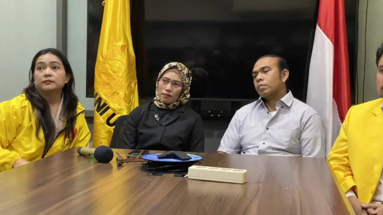 Konferensi pers terkait tuntutan ringan kasus tabrak lari yang menewaskan lansia.