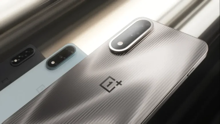 Tampak belakang ponsel OnePlus Ace 6 dengan modul kamera dan logo merek.