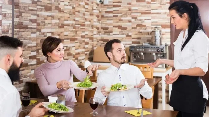 Rahasia Terbongkar! 4 Pertanyaan Ini Bikin Pelayan Restoran Auto BT, Jangan Sampai Kamu Lakukan!