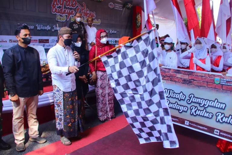 Pembukaan Setu Fest 2025, tokoh masyarakat kibarkan bendera start.