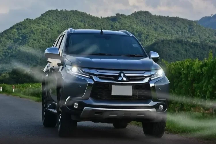 STOP Ngebut Pakai Fortuner & Pajero Sport di Tol! Ini Alasan Ilmiah Kenapa SUV Ladder Frame Nggak Aman di Kecepatan Tinggi
