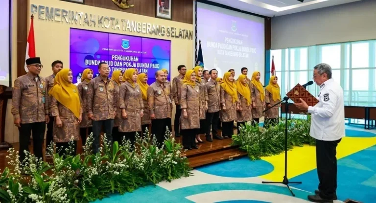 Pengukuhan guru PAUD Tangsel yang akan menempuh pendidikan S1 didukung Pemkot.