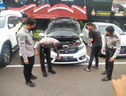 Waduh! Strobo & Sirene di Mobil Pribadi Bikin Kamu Kena Masalah Besar, Kakorlantas Beri Peringatan Keras!