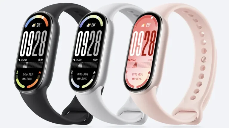 Tiga Xiaomi Watch S4 41mm berbagai warna: hitam, putih, dan merah muda.
