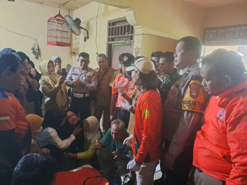 Keluarga Bocah Hanyut di Pamulang Estate Menangis Histeris