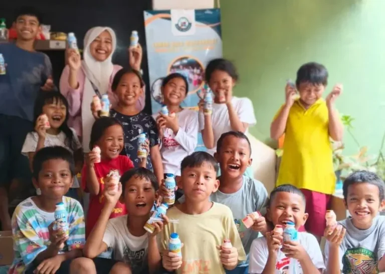 Relawan Tangsel bagikan makanan bayi bergizi di Hari Pangan Nasional 2025