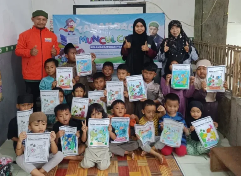 Kegiatan Jumat Berkah di TBM Muncul Ceria