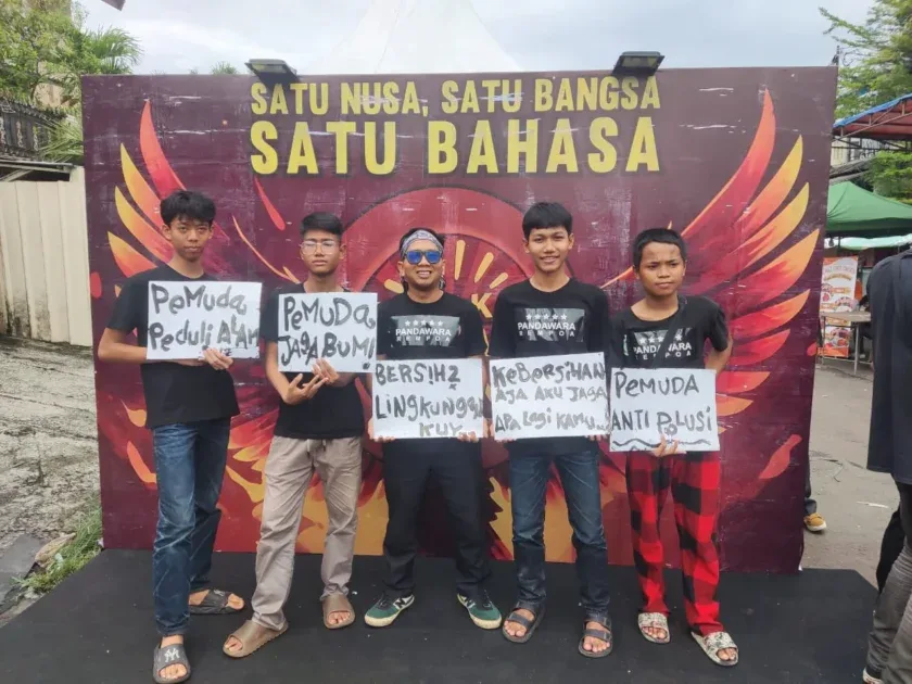 Pembagian hadiah acara sumpah pemuda Rempoa