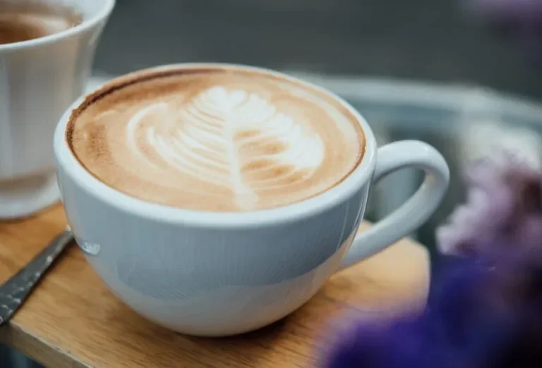 Bikin Kaget! Ternyata Ini Bedanya Latte Biasa dan Spanish Latte yang Lagi Viral