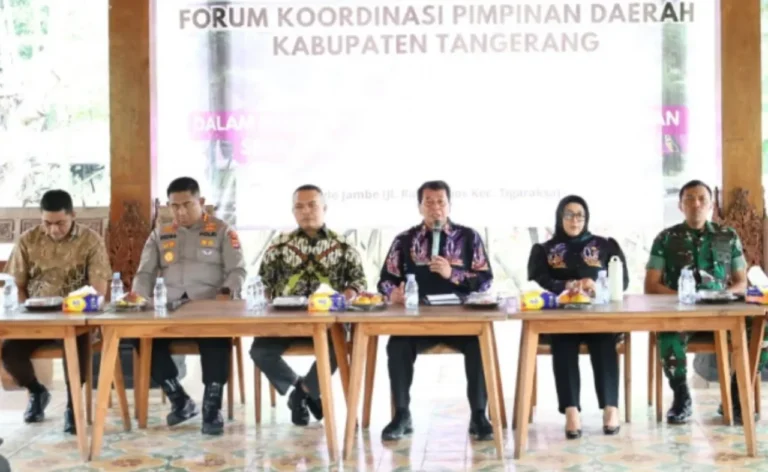 Para pimpinan daerah Kabupaten Tangerang saat Forum Koordinasi Pimpinan Daerah (Forkopimda) sedang berlangsung.